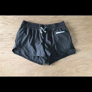 Vuori small clementine shorts